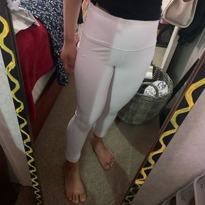 WHITE LEGGINGS